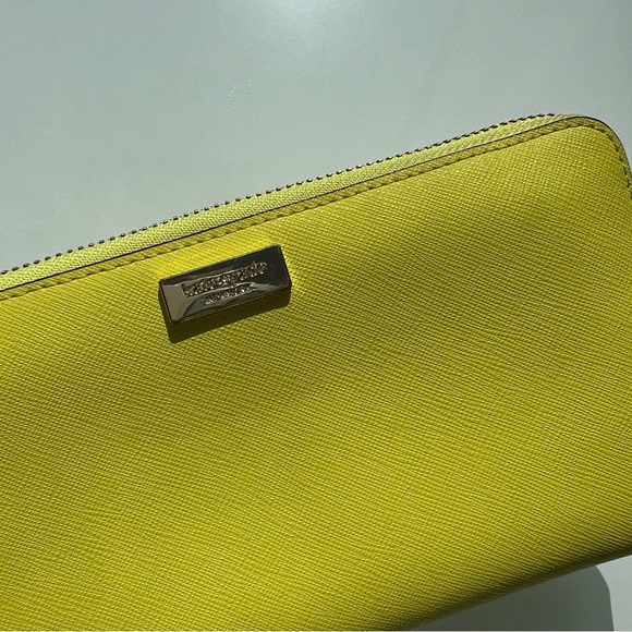 ♠️ Kate Spade leather continental wallet w/ zippered coin fluorescent yellow - Picture 10 of 12